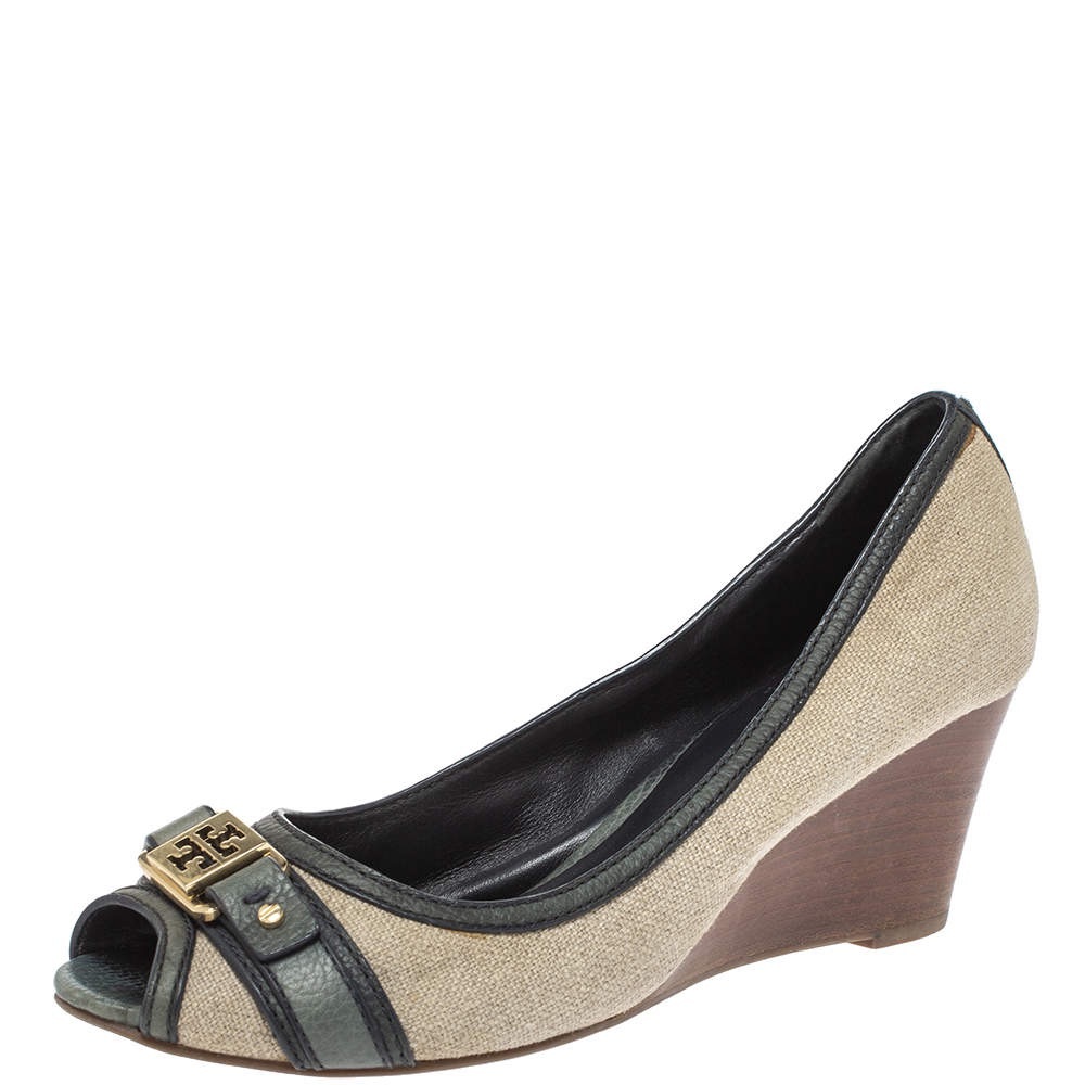 Tory burch beige canvas and blue leather trim wedge peep toe pumps size 41